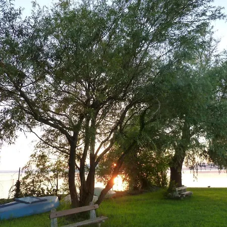 Eden ゲストハウス *