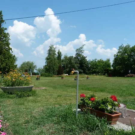 ゲストハウス Eden *